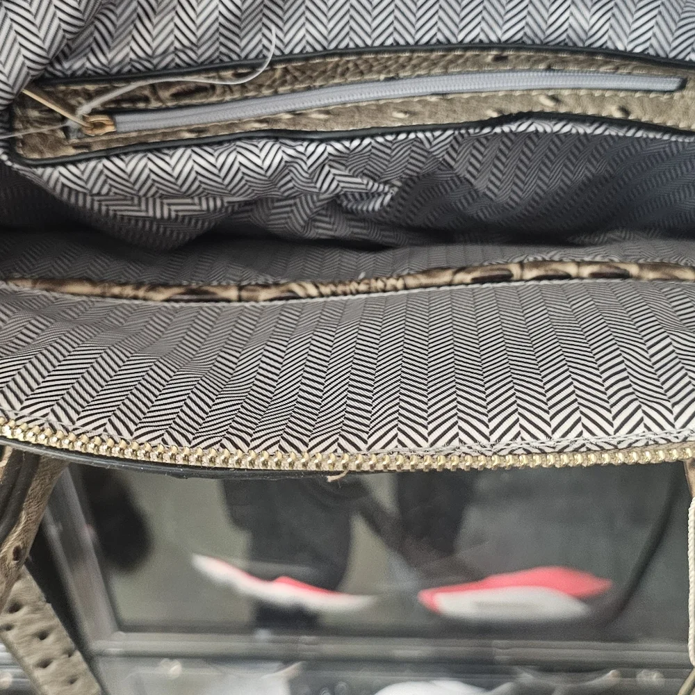 Handbag - Picture 2 of 11